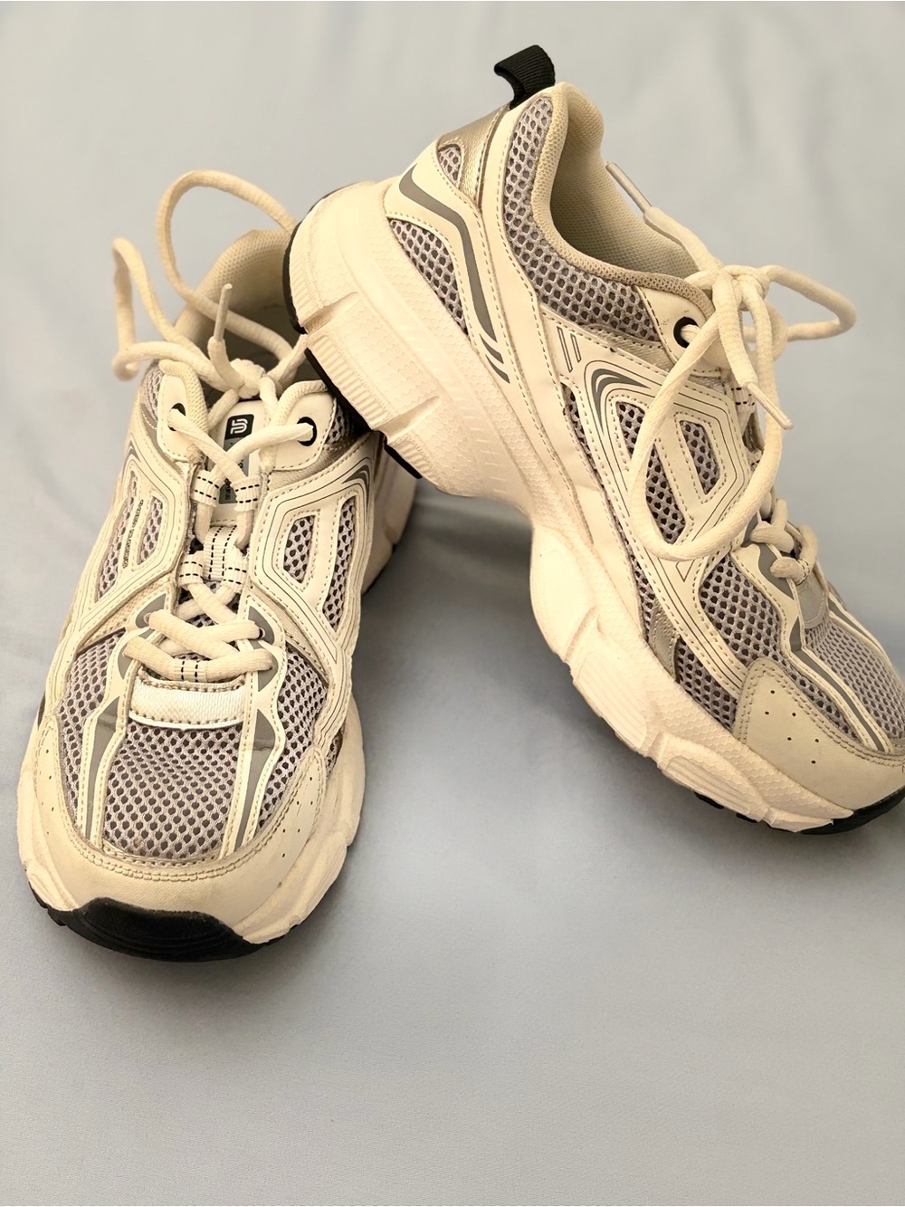 Lightweight Women's Athletic Lace-Up Sneakers in Cream and Gray